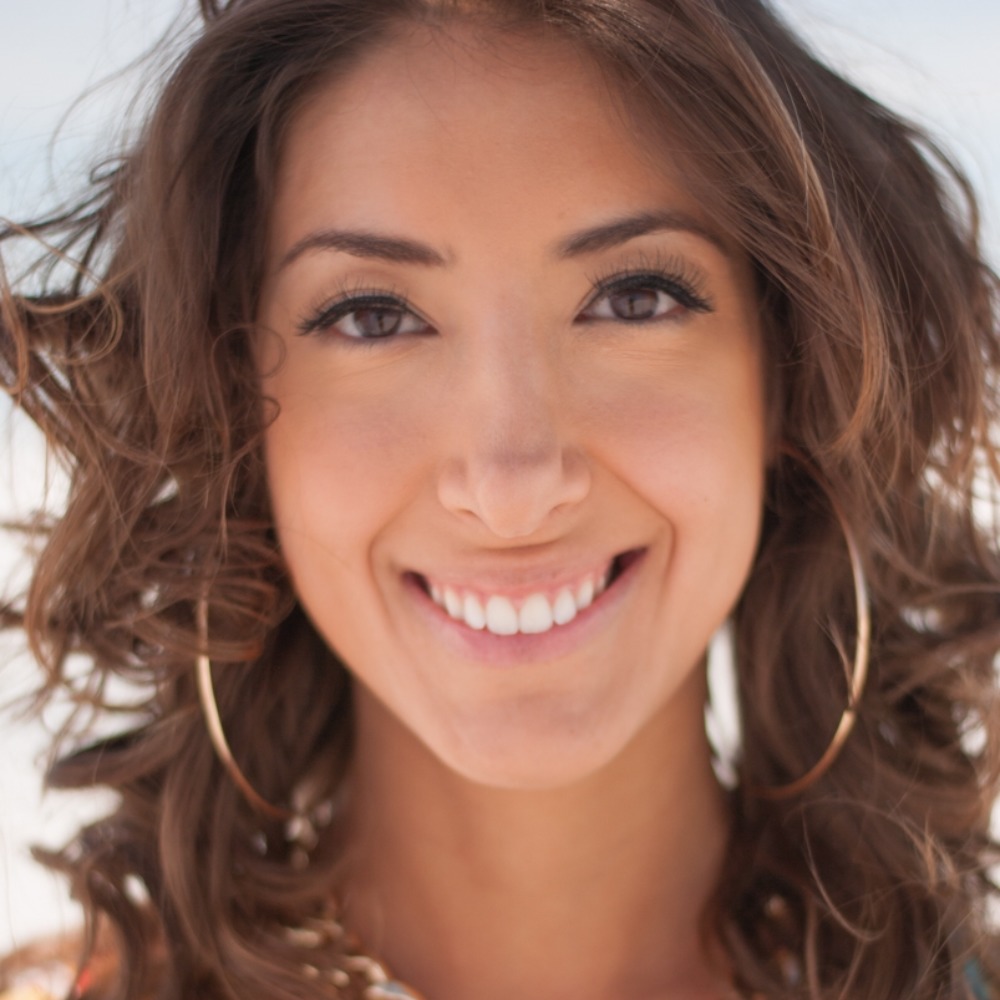 Meet your Posher, Larissa